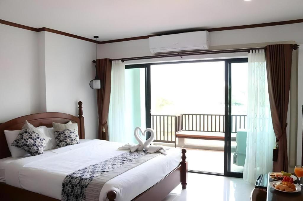 Thavisouk Riverside Hotel Vang Vieng Bagian luar foto