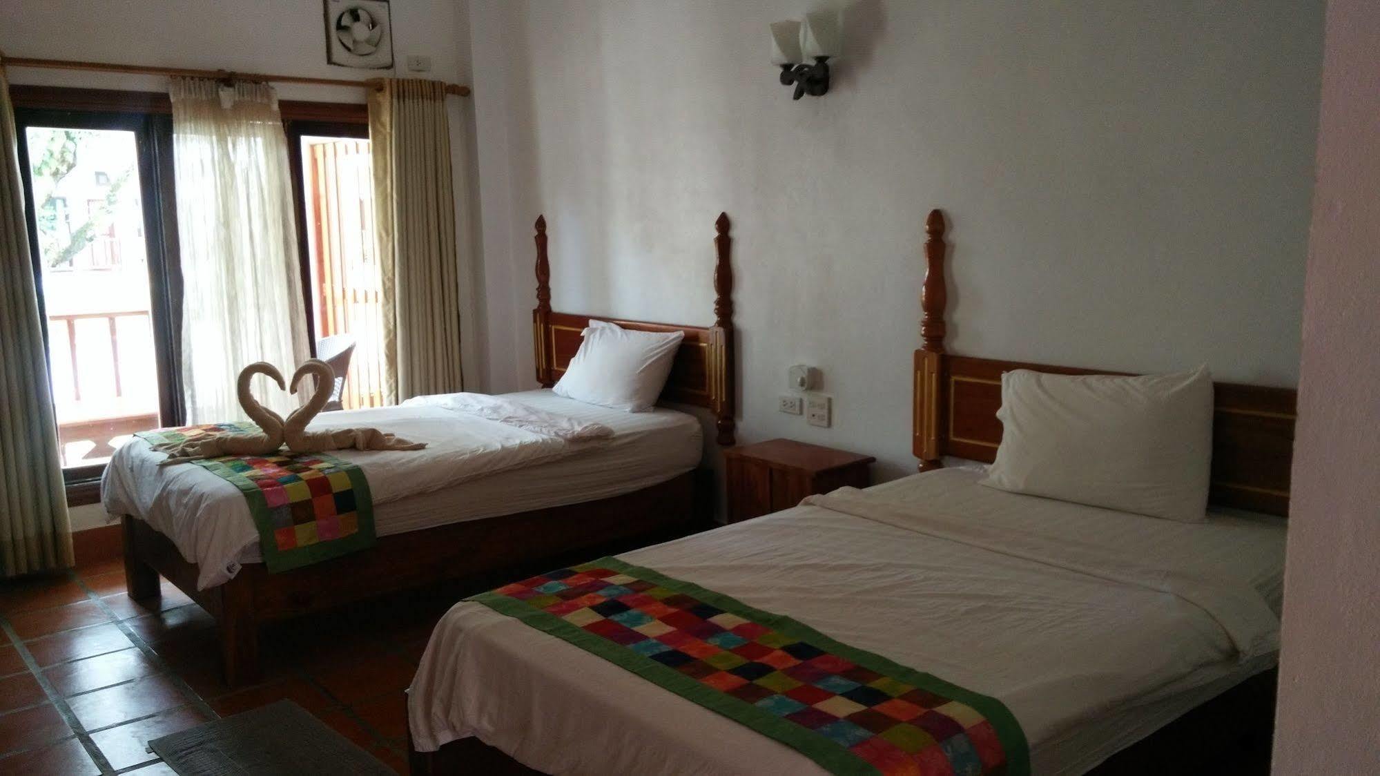Thavisouk Riverside Hotel Vang Vieng Bagian luar foto