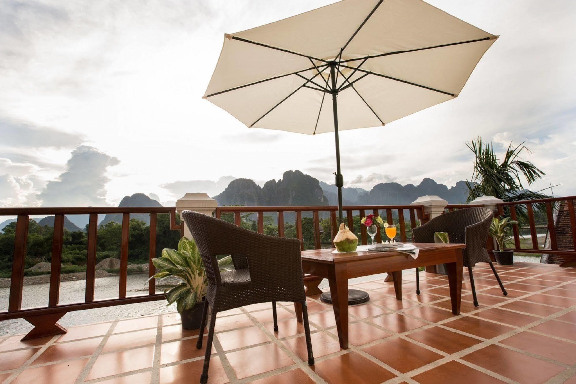 Thavisouk Riverside Hotel Vang Vieng Bagian luar foto
