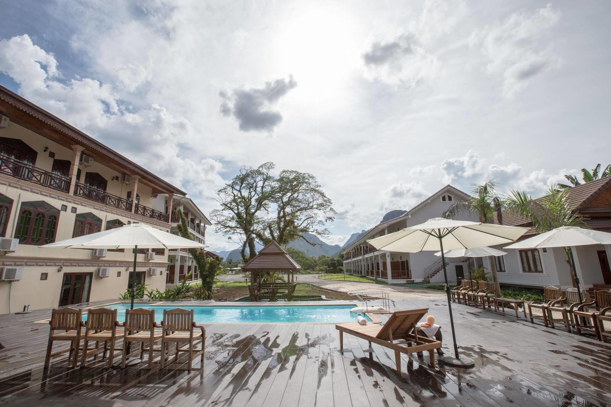 Thavisouk Riverside Hotel Vang Vieng Bagian luar foto