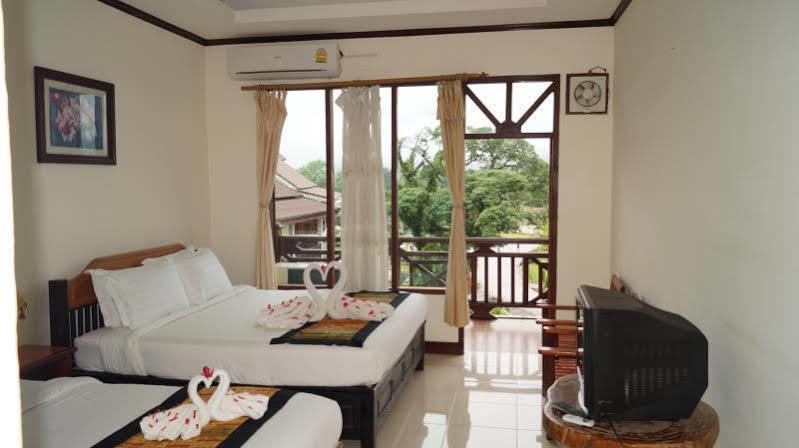 Thavisouk Riverside Hotel Vang Vieng Bagian luar foto