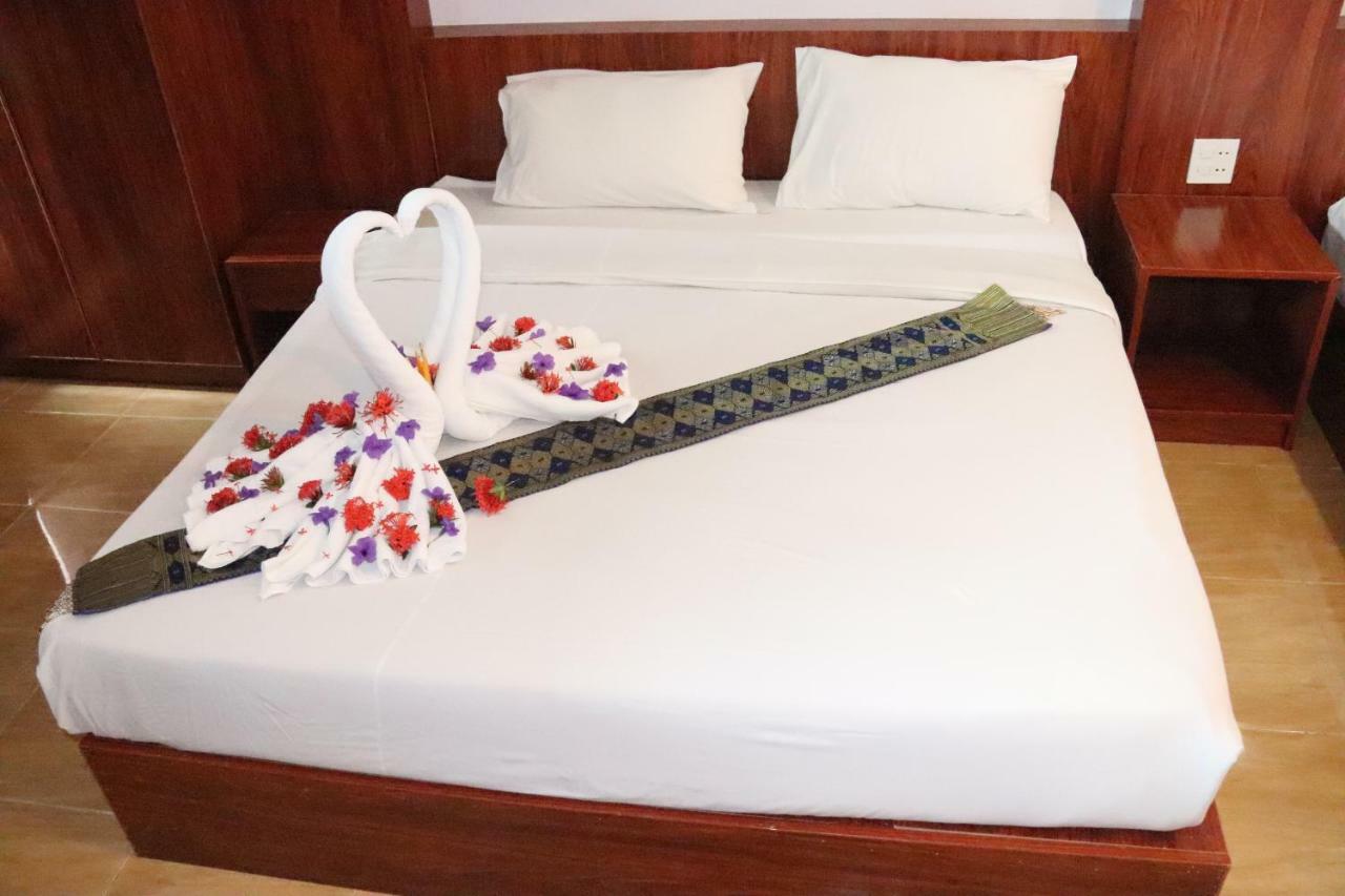 Thavisouk Riverside Hotel Vang Vieng Bagian luar foto
